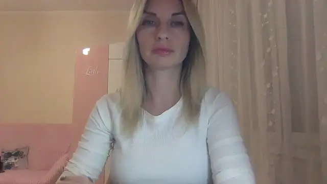 Snapshot of KarelliaStar chatting on October 12, 2025, 3:57 pm KarelliaStar online show from October 12, 2025, 3:57 pm