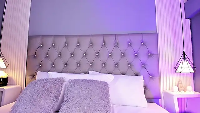 LunaBloomn online show from April 4, 2026, 4:57 pm