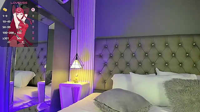 Snapshot of LunaBloomn chatting on November 20, 2025, 5:57 pm LunaBloomn online show from November 20, 2025, 5:57 pm