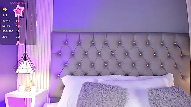 Snapshot of LunaBloomn chatting on February 21, 2026, 5:04 pm LunaBloomn online show from February 21, 2026, 5:04 pm