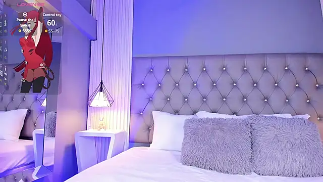 Snapshot of LunaBloomn chatting on November 18, 2025, 5:05 pm LunaBloomn online show from November 18, 2025, 5:05 pm