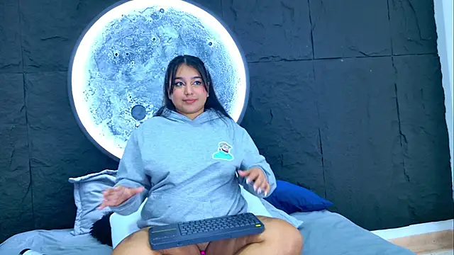 IvannaaVega online show from April 2, 2026, 5:03 am