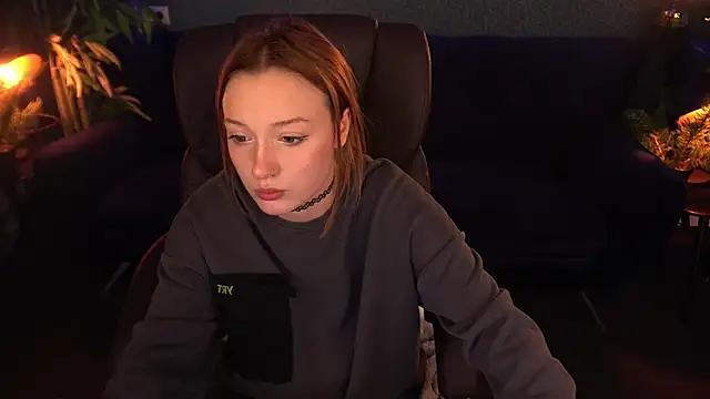 Snapshot of FoxyMayy chatting on November 6, 2025, 1:59 pm FoxyMayy online show from November 6, 2025, 1:59 pm