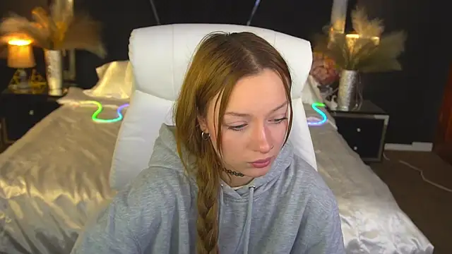 Snapshot of FoxyMayy chatting on November 30, 2025, 7:42 am FoxyMayy online show from November 30, 2025, 7:42 am