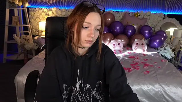 FoxyMayy online show from February 10, 2026, 1:43 pm