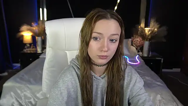 Snapshot of FoxyMayy chatting on December 1, 2025, 2:07 pm FoxyMayy online show from December 1, 2025, 2:07 pm