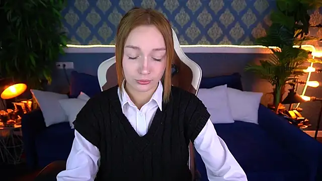 Snapshot of FoxyMayy chatting on July 10, 2026, 7:03 pm FoxyMayy online show from July 10, 2026, 7:03 pm