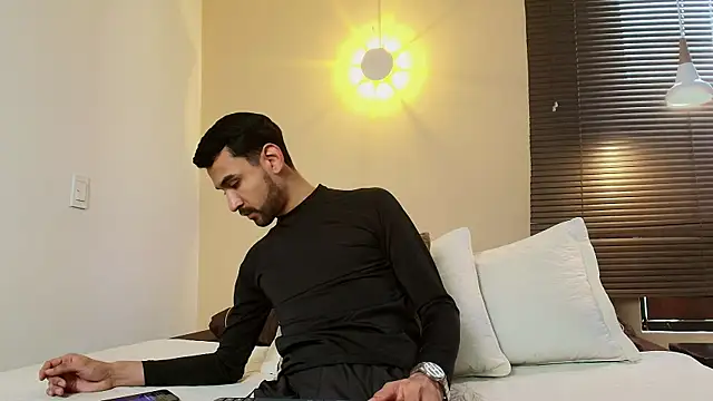 Axel Moon S online show from October 21, 2025, 7:24 pm