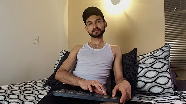 Axel Moon S online show from December 17, 2025, 4:45 pm