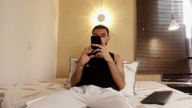 Axel Moon S online show from November 5, 2025, 7:17 pm