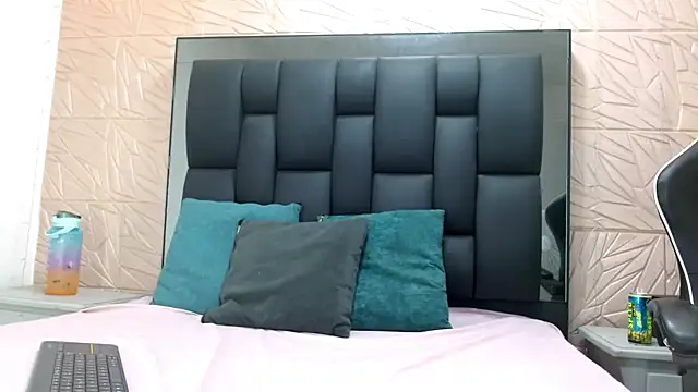 Snapshot of Tinita_ chatting on November 24, 2025, 2:17 pm Tinita online show from November 24, 2025, 2:17 pm