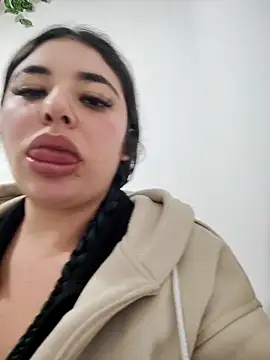 Bagiolett online show from March 19, 2026, 7:14 pm