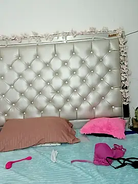 ZARAY 1118 online show from December 1, 2025, 9:48 pm