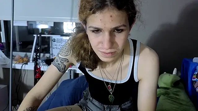 cuddlyavenue online show from November 8, 2025, 2:15 am