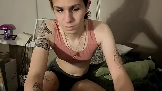 cuddlyavenue online show from November 30, 2025, 2:23 am