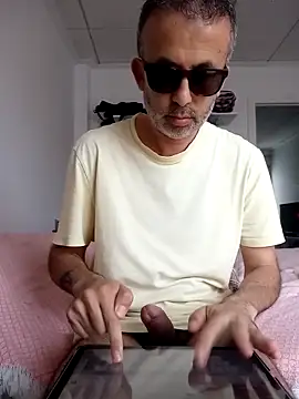 Snapshot of EmilioTaladdro chatting on May 4, 2026, 8:28 am EmilioTaladdro online show from May 4, 2026, 8:28 am