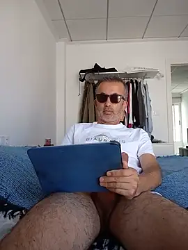 Snapshot of EmilioTaladdro chatting on May 23, 2026, 11:09 am EmilioTaladdro online show from May 23, 2026, 11:09 am