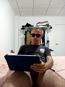 Snapshot of EmilioTaladdro chatting on May 13, 2026, 8:16 pm EmilioTaladdro online show from May 13, 2026, 8:16 pm