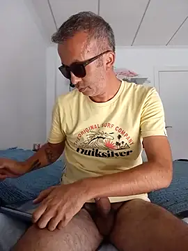 EmilioTaladdro online show from July 7, 2026, 3:37 pm