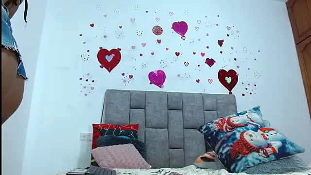 Snapshot of ebony_joness chatting on December 14, 2025, 5:07 pm ebony joness online show from December 14, 2025, 5:07 pm