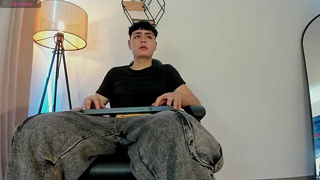 Im Juaniito online show from November 21, 2025, 2:54 am