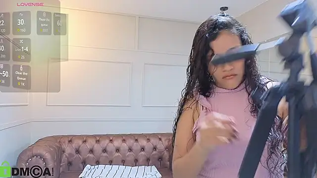 Snapshot of ArielBlossom___ chatting on October 22, 2025, 11:20 am ArielBlossom online show from October 22, 2025, 11:20 am