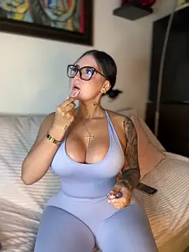 GabyMejiaa online show from December 17, 2025, 10:04 pm