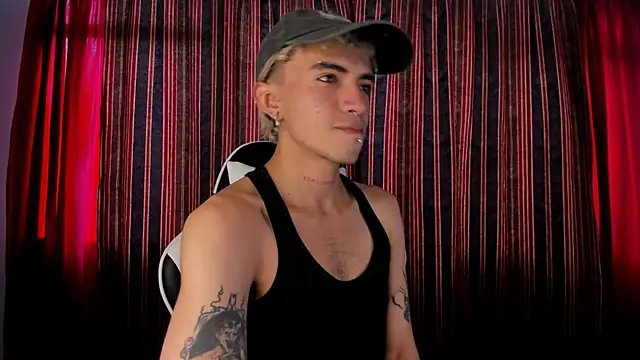 guynextdo0r online show from November 6, 2025, 8:02 pm