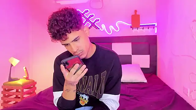 Lucky boys  X online show from October 24, 2025, 12:37 pm