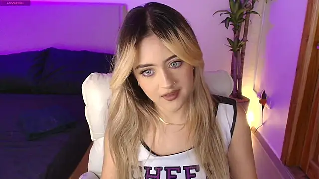 Snapshot of MaryMoon_ chatting on October 31, 2025, 10:05 pm MaryMoon online show from October 31, 2025, 10:05 pm