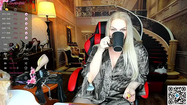 Nina Devillle online show from March 3, 2026, 8:38 pm