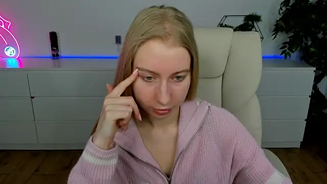 Alina Blonde online show from March 4, 2026, 6:32 am