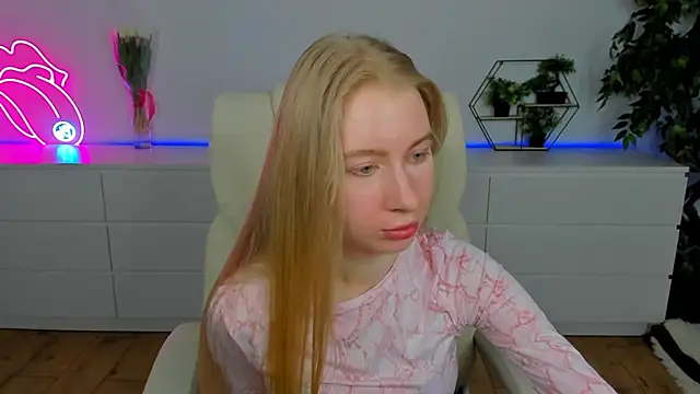 Alina Blonde online show from March 8, 2026, 6:49 am