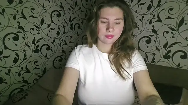 Snapshot of YourEmilie chatting on November 29, 2025, 4:07 pm YourEmilie online show from November 29, 2025, 4:07 pm