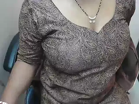 Snapshot of bold_naina chatting on December 18, 2025, 4:17 am bold naina online show from December 18, 2025, 4:17 am