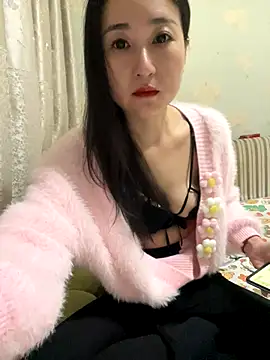 xiuchun100 online show from October 15, 2025, 12:13 pm