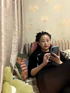 xiuchun100 online show from October 8, 2025, 3:02 pm