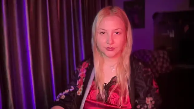 BikiHellena online show from December 15, 2025, 4:40 am