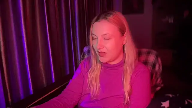 BikiHellena online show from November 28, 2025, 12:22 am