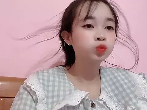 Snapshot of Suna7383 chatting on October 5, 2025, 4:53 pm Suna7383 online show from October 5, 2025, 4:53 pm