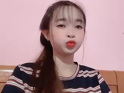 Snapshot of Suna7383 chatting on October 28, 2025, 3:55 pm Suna7383 online show from October 28, 2025, 3:55 pm