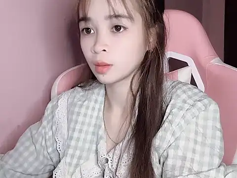 Snapshot of Suna7383 chatting on December 13, 2025, 8:15 pm Suna7383 online show from December 13, 2025, 8:15 pm