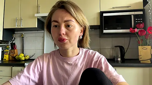 MartaLuna  online show from April 18, 2026, 9:44 am