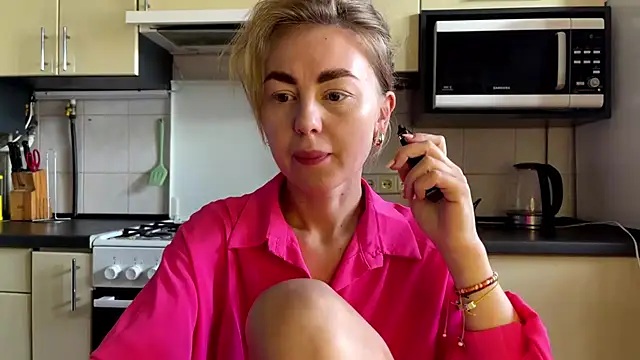 Snapshot of MartaLuna_ chatting on July 23, 2026, 10:34 am MartaLuna online show from July 23, 2026, 10:34 am