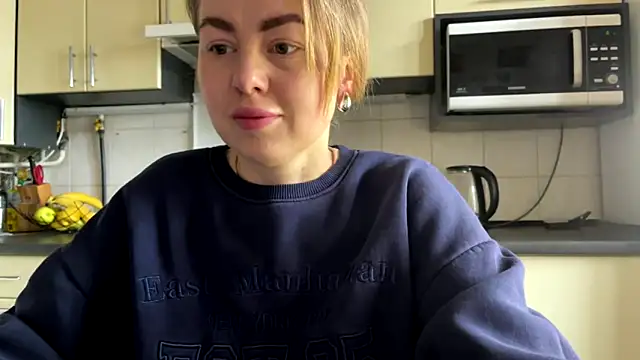 MartaLuna  online show from April 9, 2026, 6:52 am