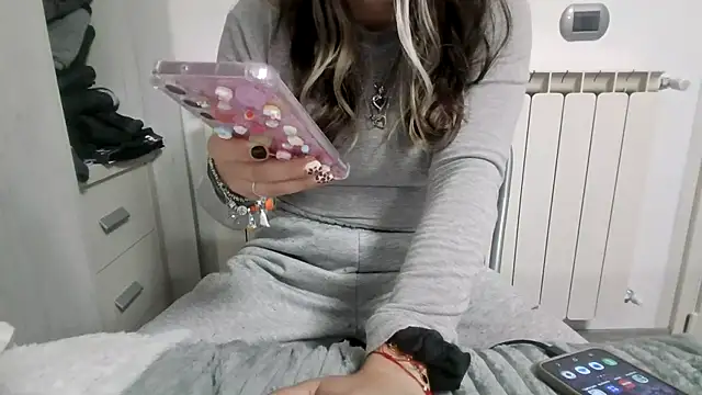 Snapshot of Camaleontica chatting on October 11, 2025, 10:11 pm Camaleontica online show from October 11, 2025, 10:11 pm