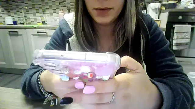 Snapshot of Camaleontica chatting on October 16, 2025, 8:06 pm Camaleontica online show from October 16, 2025, 8:06 pm