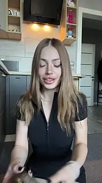 Elizabeth Tay online show from February 12, 2026, 9:53 am