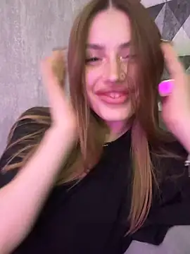 Elizabeth Tay online show from March 29, 2026, 5:47 pm