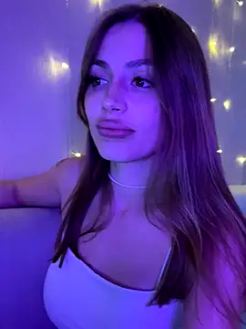 Elizabeth Tay online show from October 16, 2025, 6:16 pm